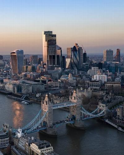 A Guide to Relocating to London: Finding the Right Area and Property Thinking of relocating to London? This guide breaks down how to choose the right area, understand local property pricing, and gain access to exclusive off-market homes. Discover why more buyers are turning to search agents like Adamson Advisory to streamline the process and secure the best results.